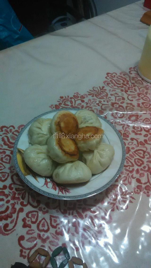 煎好的包子是这样啦，吃起来
很香哦。