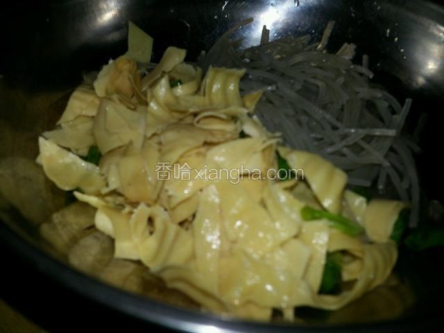 干菜泡发备用