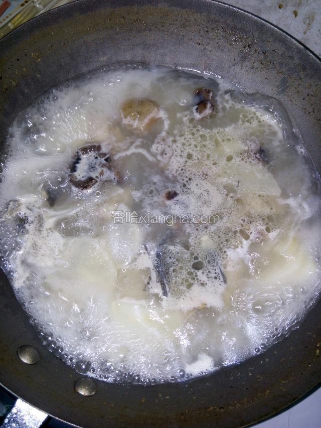 大火烧开至小火5-10分钟然后大火下盐油，看个人口味，
