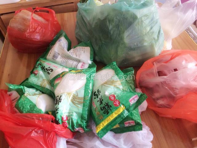 准备材料，生菜，糯米粉，花生，白萝卜