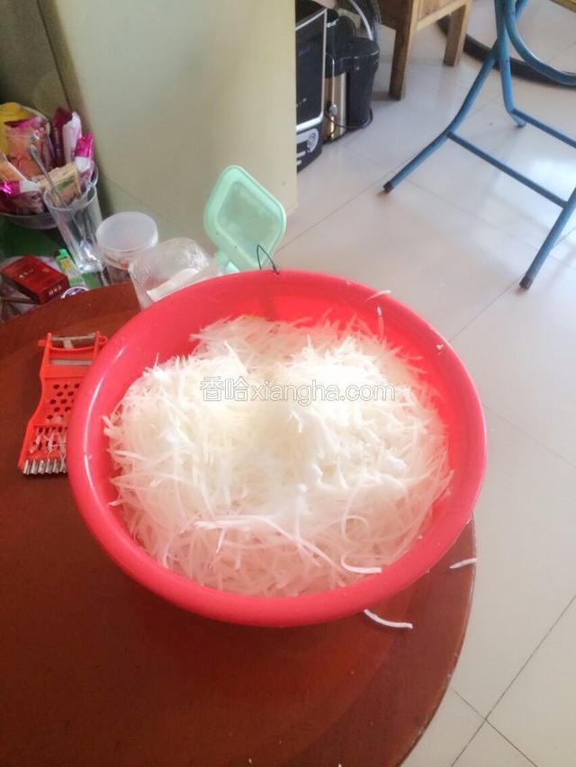 白萝卜切丝备好