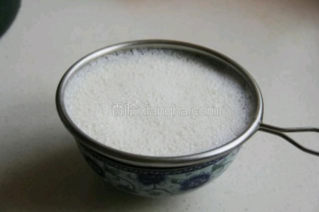 
将打好的豆浆过滤