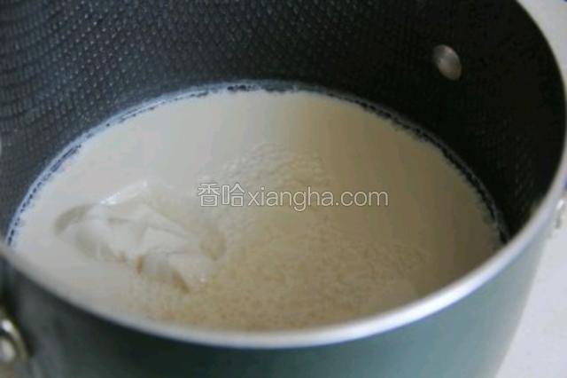 
盖上盖，静放15分钟后即成豆腐脑