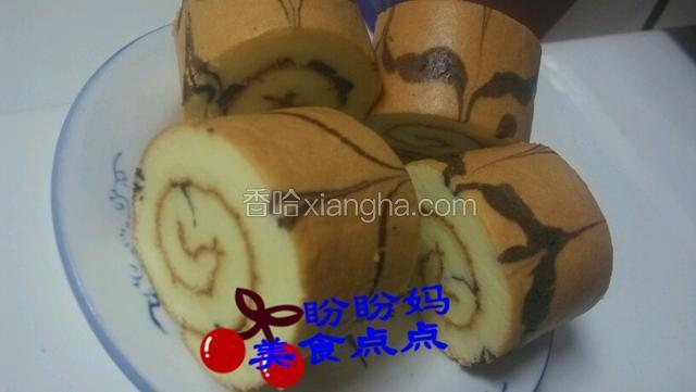 美丽的千叶纹蛋糕卷好了