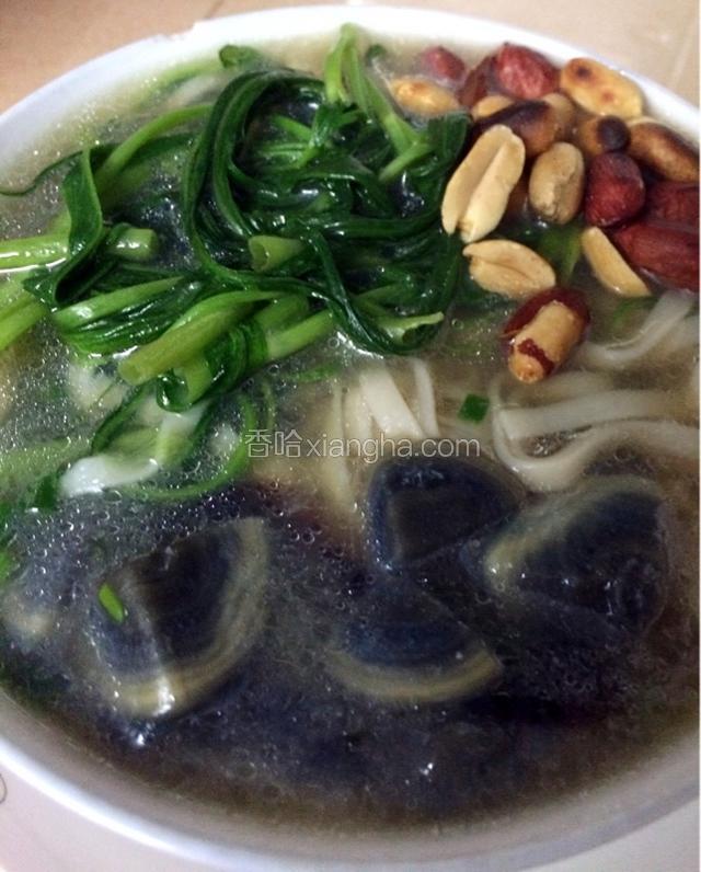 最后撒上葱花出锅啦…