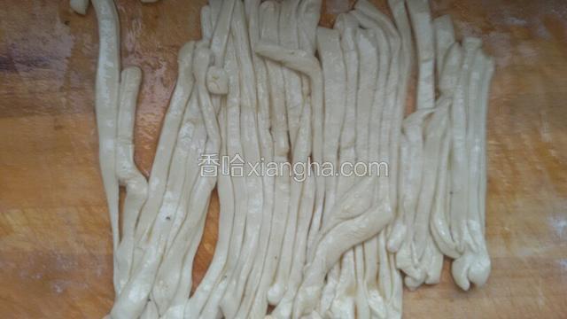 正翻两边均匀抹上油。