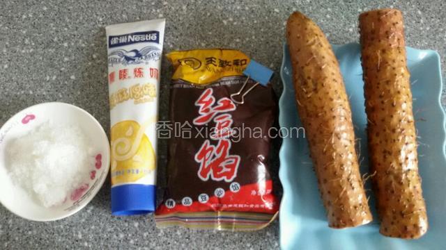 备好山药糕的原料。
