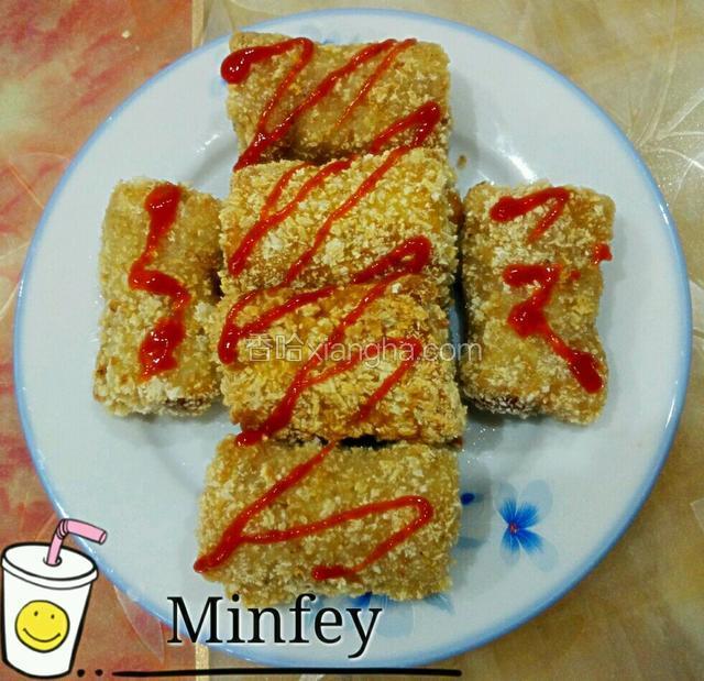 乘出，摆盆！加入番茄酱。