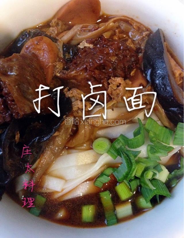 美味可口的打卤汁面成品图