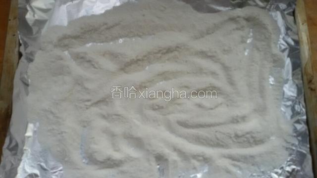 大米粉用烤箱190度，烤一分钟。