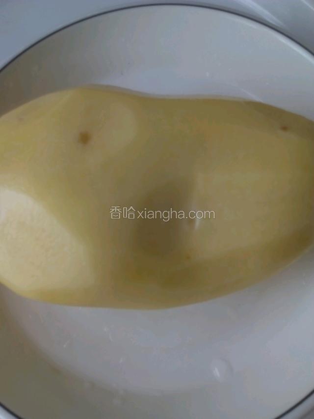 将土豆去皮洗净