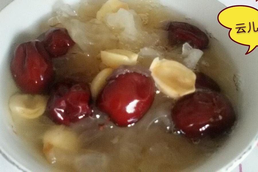 银耳甜汤。