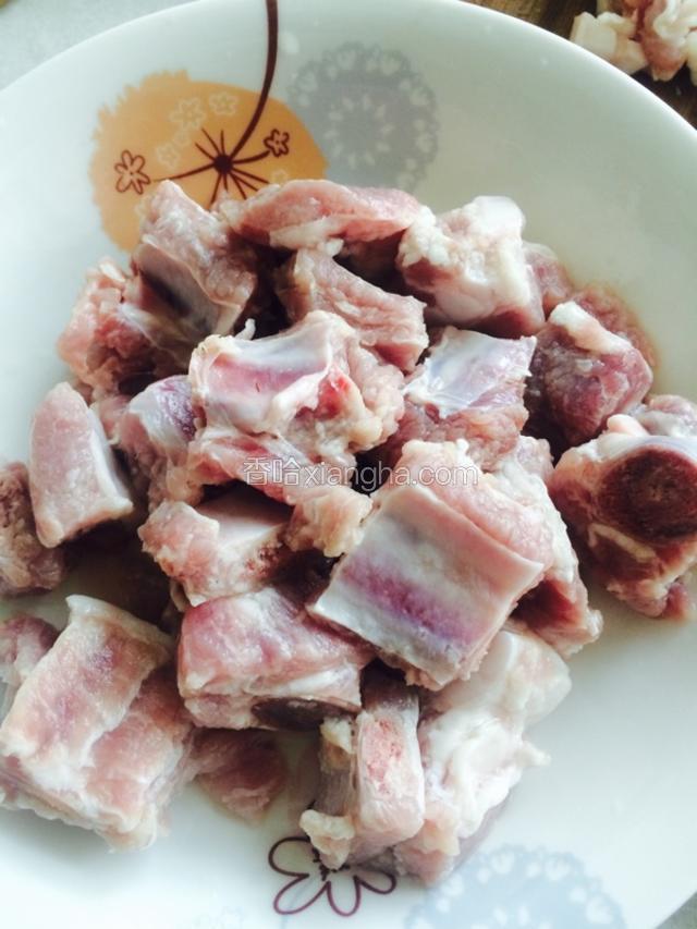 排骨洗净切段
