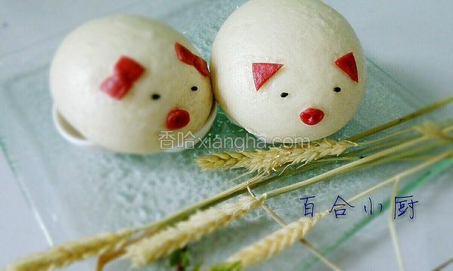 冷水大火上锅蒸，水开后转中火蒸8分钟左右，关火后焖3分钟左右即可出锅