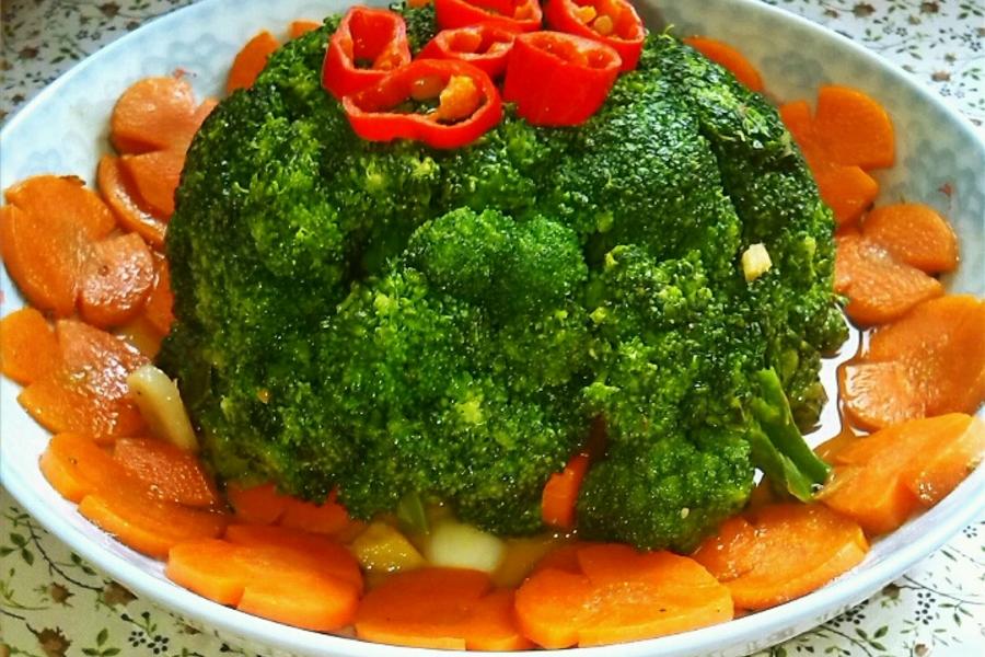 胡萝卜炒西兰花