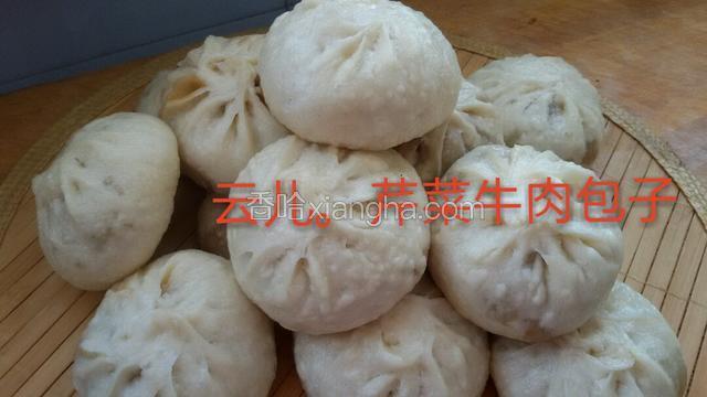 芹菜牛肉包子。