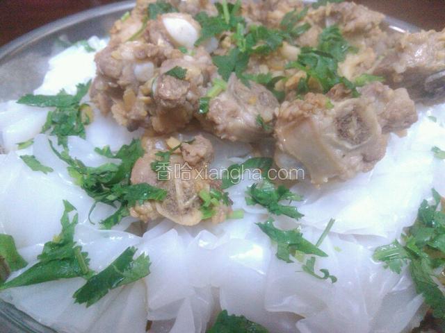 撒上香菜再蒸2分钟