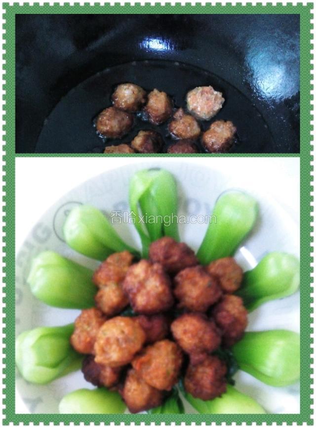 锅里倒油烧七成热，挤入肉丸炸到金黄色捞出装在油菜盘上

