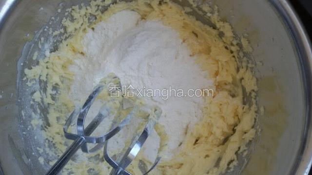 加入奶粉和低筋面粉打均