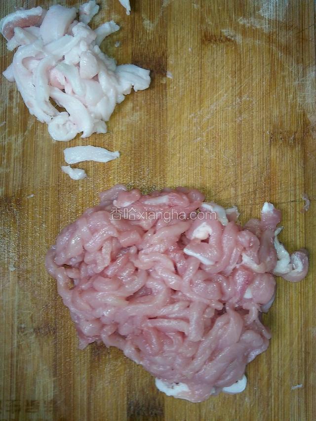 瘦肉切丝，肥肉可以用了炼油