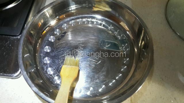 取一大盘，刷上点点油