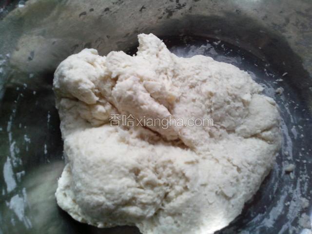 把面搓成一驼，搓久一点