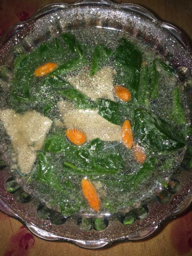 一碗能䃼血又保护眼睛的猪肝枸杞汤好了