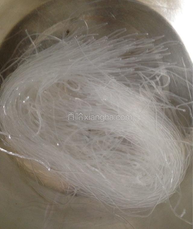 把粉丝用水泡十分钟
