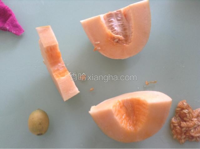 把哈密瓜削皮去籽