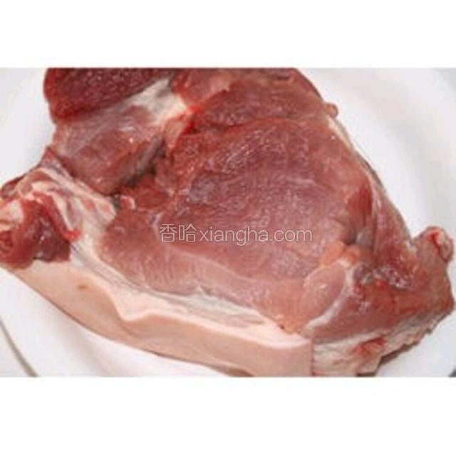 猪肉洗净，我这个带了点肥肉
