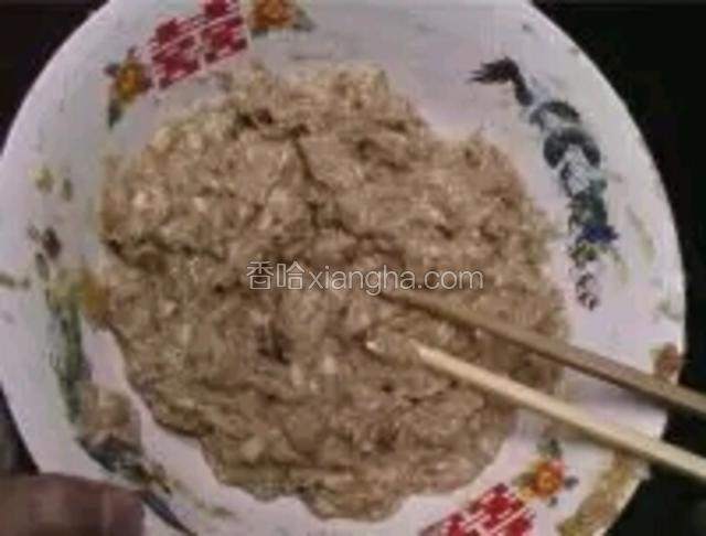 
顺时针拌匀，多拌一会，拌起劲