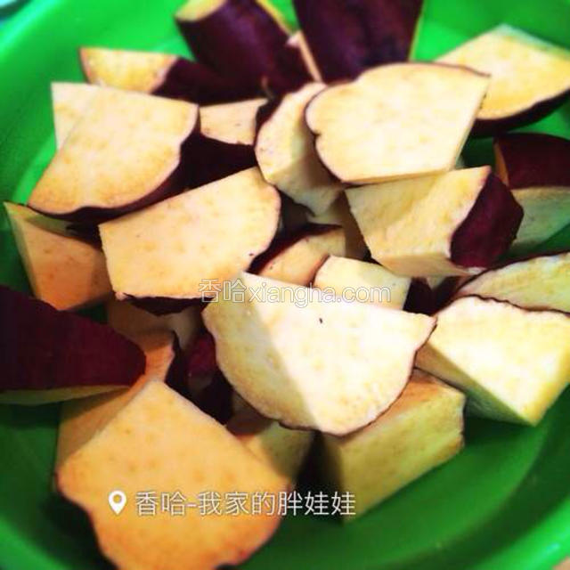 红薯滚刀切成块