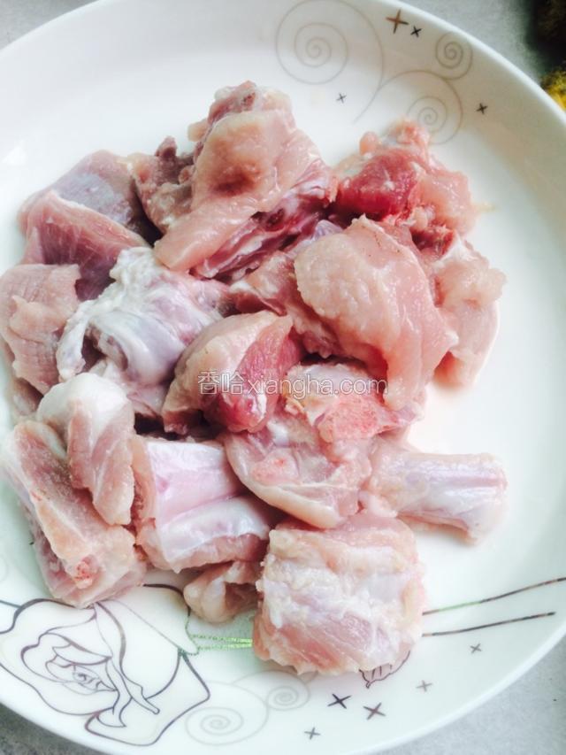 小排洗净 剁成段