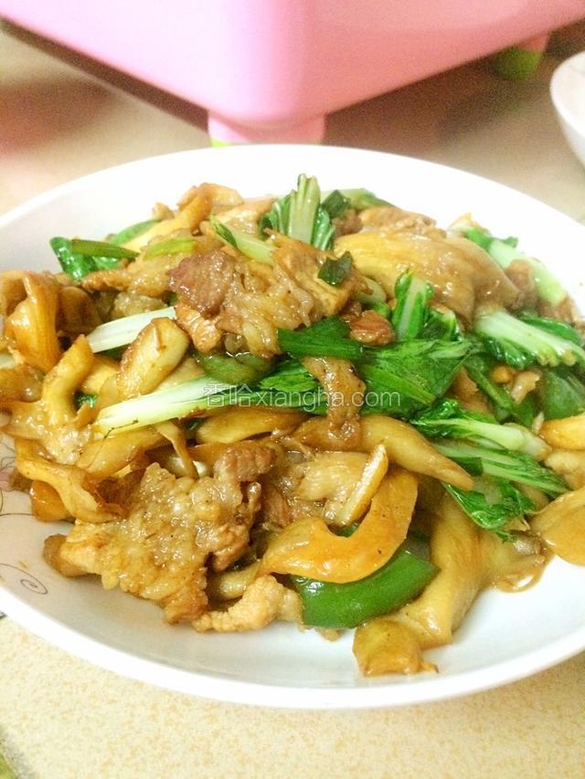 香喷喷下饭菜平菇肉片小炒就可以吃啦
