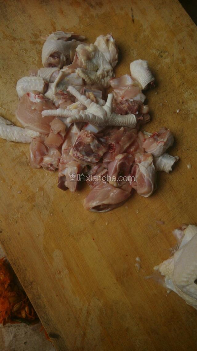 把鸡剁成块