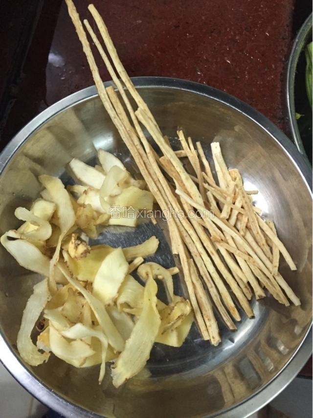 玉竹，沙参干净备用。