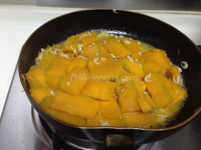 加入盐、鸡精翻炒均匀，即可出锅
