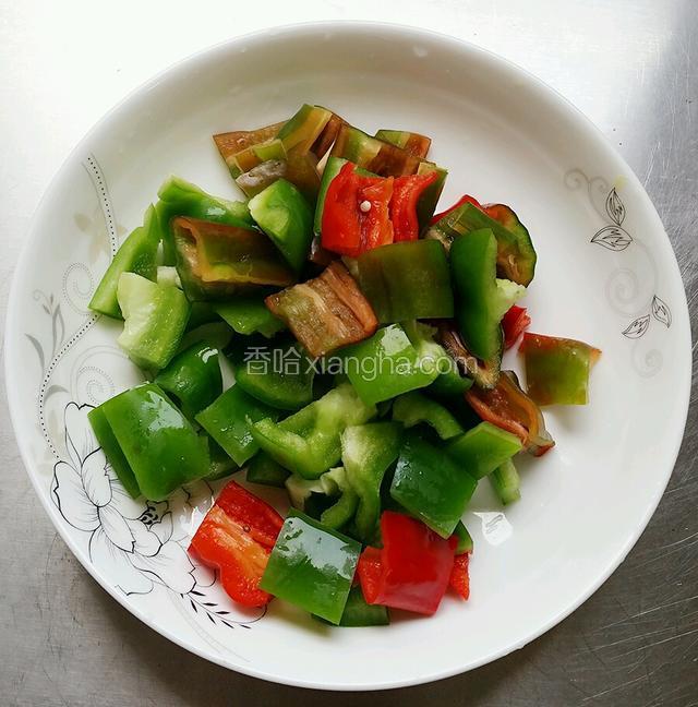 青红椒切块