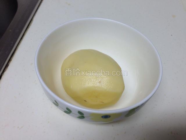 土豆洗净削皮