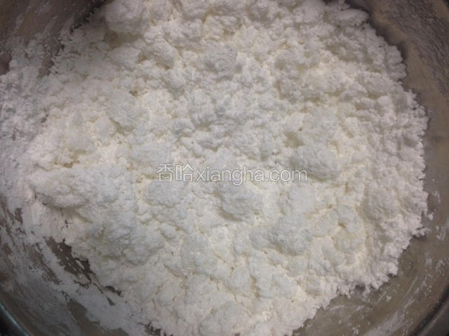 一点点加入开水，用筷子和