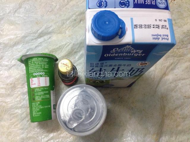 准备所有材料。酸奶机消毒沥干水分备用。
