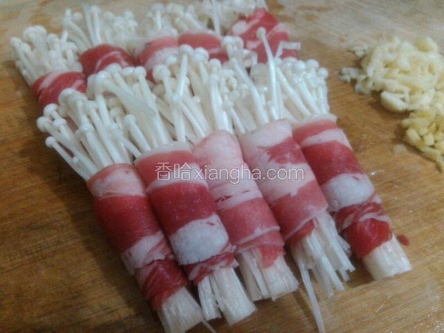 用肥牛将金菇包起来