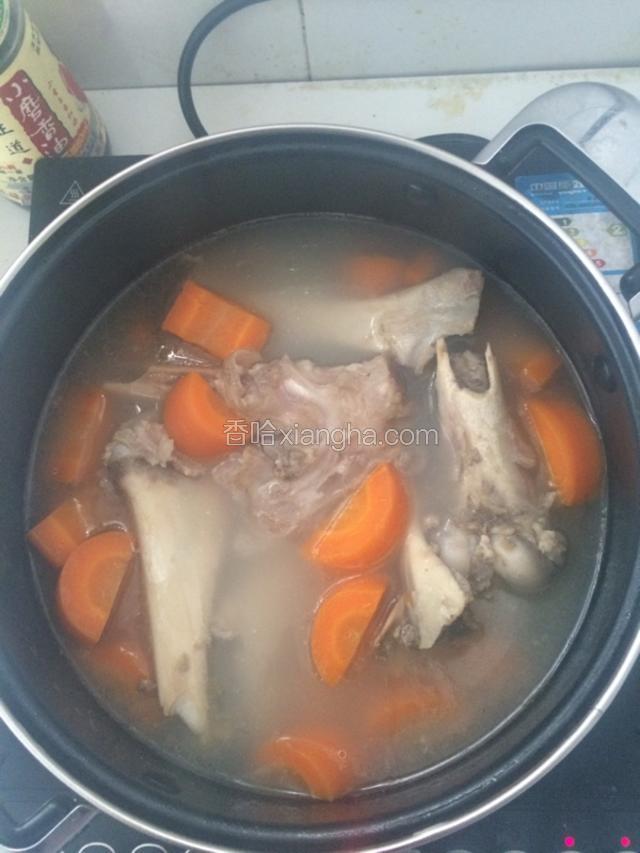加盐，再煮十分钟出锅