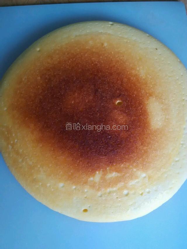 十五分钟后开盖，用牙签扎一下，拔出是干的就熟了，如果湿的建议再开一分钟140这个键后改保温键闷十分钟左右