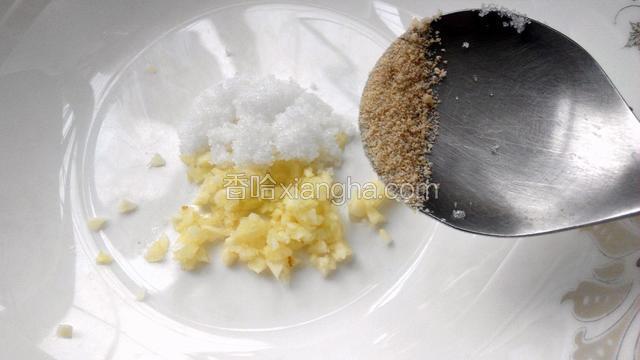 放入蘑菇精