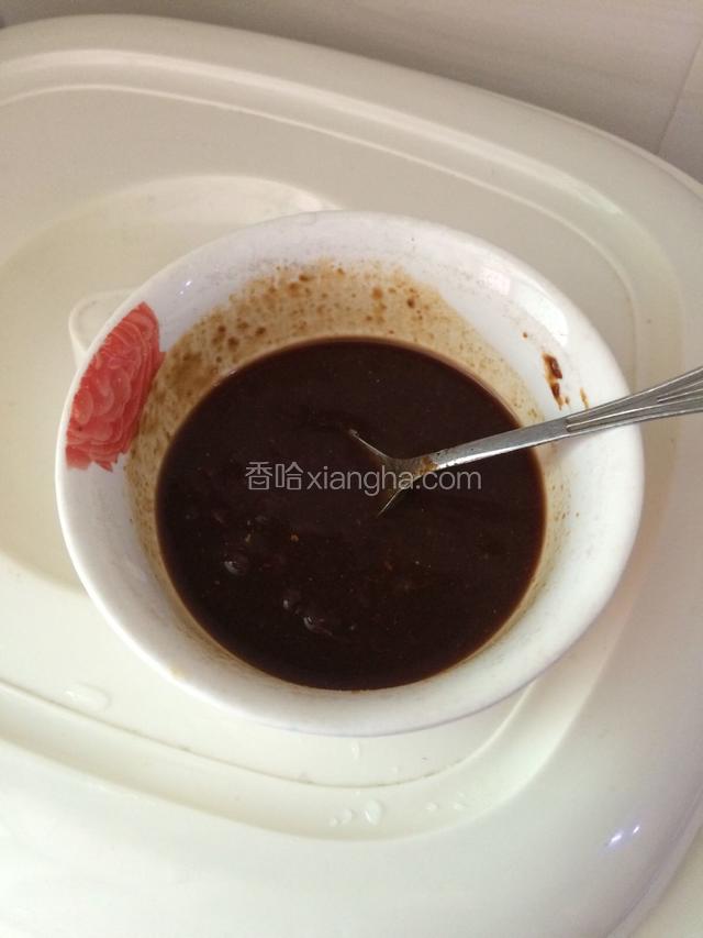 准备好香辣酱。