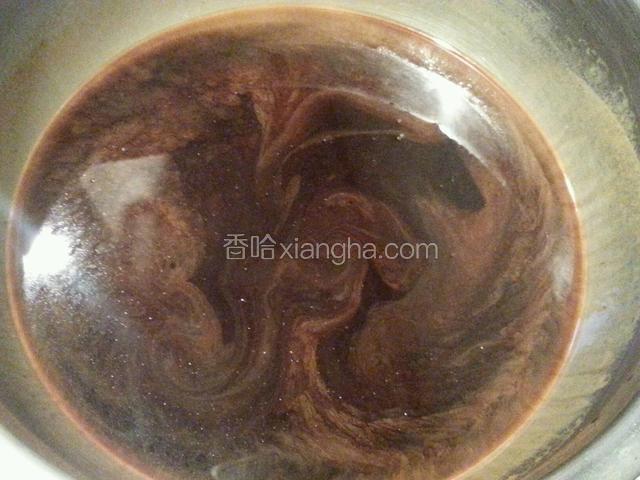 买阿胶时请药店的帮忙给打成粉，放在一耐热容器里用黄酒浸泡24小时
如果是整片的，要泡三四天，每天要搅动叫次