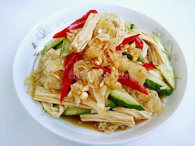 凉拌腐竹银耳就做好了。