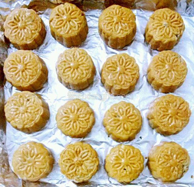 烤好的月饼