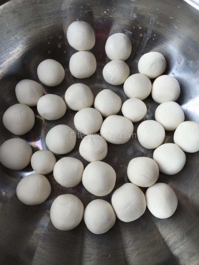 搓成一个个的小团